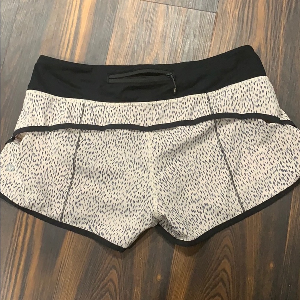 Lululemon 2.5” speed up short